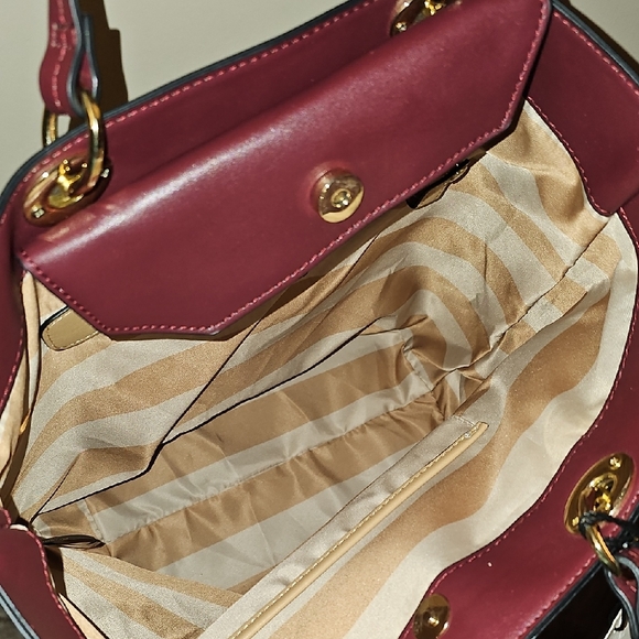 Red and Gold Shoulder Bag with Leather Finish #CL - Picture 3 of 9